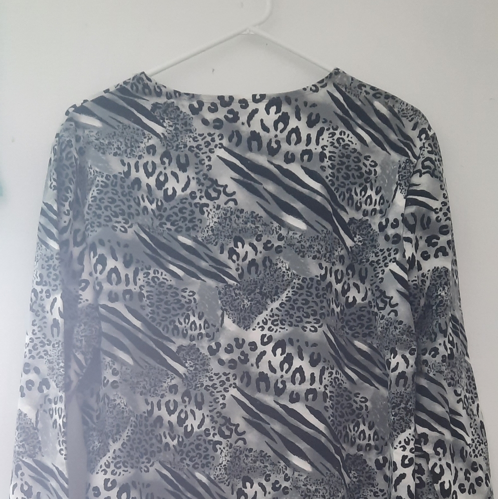 Kim Roger's Size XL long sleeve shirt